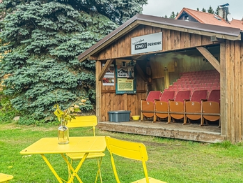Okolí domu - Prodej bytu 2+kk v osobním vlastnictví 67 m², Pernink