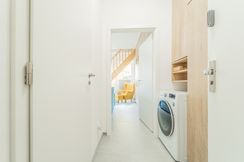 Chodba v bytě - Prodej bytu 2+kk v osobním vlastnictví 67 m², Pernink