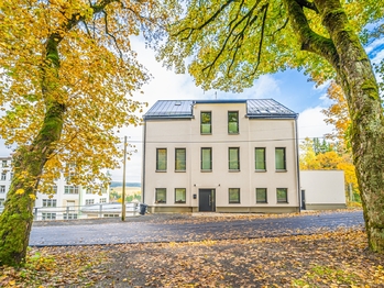 Pohled na dům - Prodej bytu 2+kk v osobním vlastnictví 67 m², Pernink
