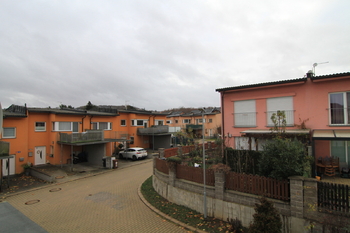 Výhled na ulici z terasy - Pronájem domu 150 m², Karlovy Vary