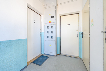 Chodba (vchod) - Pronájem bytu 3+1 v osobním vlastnictví 69 m², Praha 4 - Krč