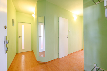 Chodba vnitřní - Pronájem bytu 3+1 v osobním vlastnictví 69 m², Praha 4 - Krč