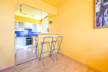Pohled do kuchyně - Pronájem bytu 3+1 v osobním vlastnictví 69 m², Praha 4 - Krč