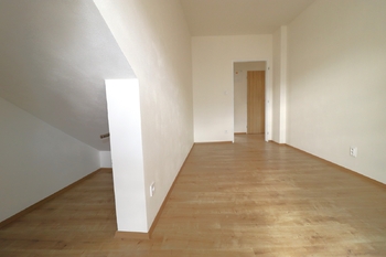 3. pokoj - úložný výklenek - Pronájem bytu 3+kk v osobním vlastnictví 95 m², Praha 5 - Zličín