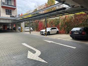 PARKOVACÍ STÁNÍ - POD HARFOU - Pronájem garáže, Praha 9 - Vysočany
