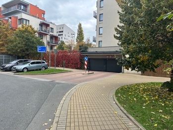 Pronájem garáže, Praha 9 - Vysočany