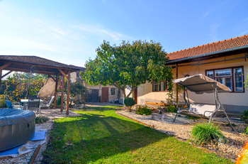 Prodej domu 240 m², Rakvice