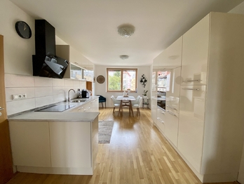 Prodej bytu 4+1 v osobním vlastnictví 102 m², Praha 10 - Vršovice
