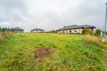 Prodej pozemku 1078 m², Všestary
