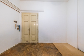 V předsíni je možné vybudovat novou koupelnu. - Prodej bytu 3+1 v osobním vlastnictví 90 m², Olomouc