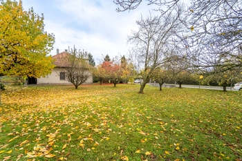 pohled na dům ze zahradní plochy - Prodej domu 190 m², Vlkaneč