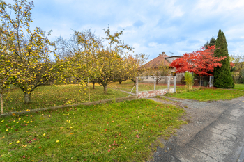 vjezd na zahradní plochu - Prodej domu 190 m², Vlkaneč