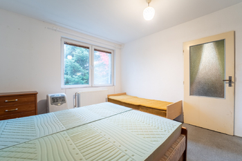 místnost vedle obývací místnosti - Prodej domu 190 m², Vlkaneč