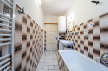 koupelna s toaletou - Prodej domu 190 m², Vlkaneč