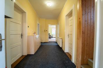chodba - Prodej domu 190 m², Vlkaneč
