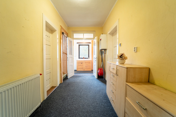 chodba - Prodej domu 190 m², Vlkaneč