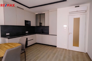 Pronájem bytu 2+kk v osobním vlastnictví 62 m², Praha 8 - Libeň