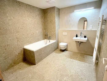 Prostorná koupelna s WC - Pronájem bytu 2+kk v osobním vlastnictví 73 m², Brandýs nad Labem-Stará Boleslav