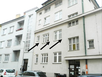 Okna bytu z Farského ulice. - Pronájem bytu atypický 105 m², Tábor