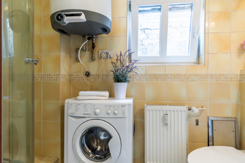 Prodej bytu 2+kk v osobním vlastnictví 44 m², Praha 5 - Smíchov