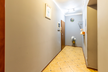 Prodej bytu 2+kk v osobním vlastnictví 44 m², Praha 5 - Smíchov