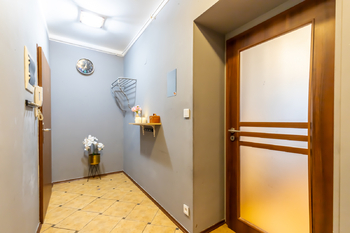 Prodej bytu 2+kk v osobním vlastnictví 44 m², Praha 5 - Smíchov