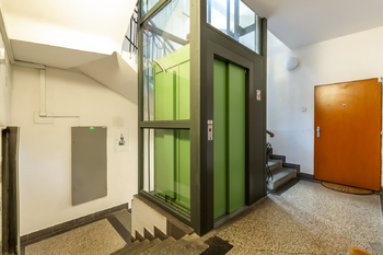 Prodej bytu 2+kk v osobním vlastnictví 44 m², Praha 5 - Smíchov