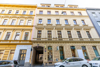 Prodej bytu 2+kk v osobním vlastnictví 44 m², Praha 5 - Smíchov