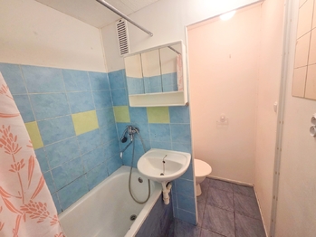 koupelna s WC - Pronájem bytu 2+kk v osobním vlastnictví 37 m², České Budějovice