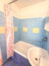 koupelna s WC - Pronájem bytu 2+kk v osobním vlastnictví 37 m², České Budějovice