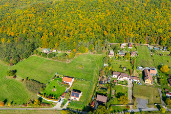 Prodej pozemku 4000 m², Lážovice