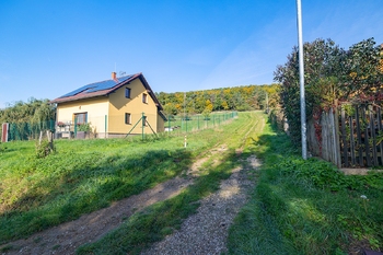 Prodej pozemku 4000 m², Lážovice