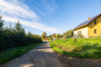 Prodej pozemku 4000 m², Lážovice