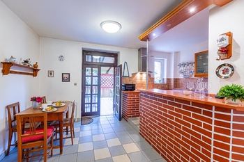 Kuchyně a jídelní kout - Prodej domu 179 m², Roudnice nad Labem