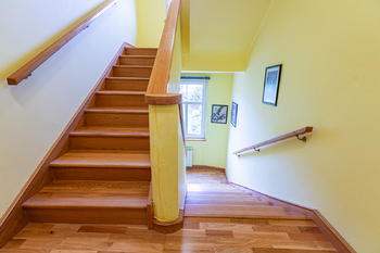 Schodiště do patra - Prodej domu 179 m², Roudnice nad Labem