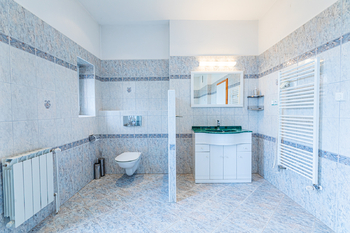 Koupelna - Prodej domu 179 m², Roudnice nad Labem