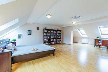 Pokoj - Prodej domu 179 m², Roudnice nad Labem