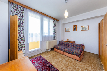 Ložnice s balkonem - Prodej bytu 3+1 v osobním vlastnictví 60 m², Praha 4 - Modřany