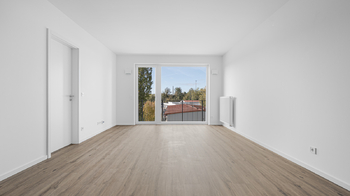 Obývací pokoj je díky oknům velmi světlý - Pronájem bytu 2+kk v osobním vlastnictví 51 m², Kladno