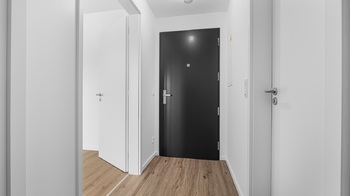 Vstup do bytu - Pronájem bytu 2+kk v osobním vlastnictví 51 m², Kladno