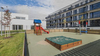 Dětské hřiště v rezidenci - Pronájem bytu 2+kk v osobním vlastnictví 51 m², Kladno