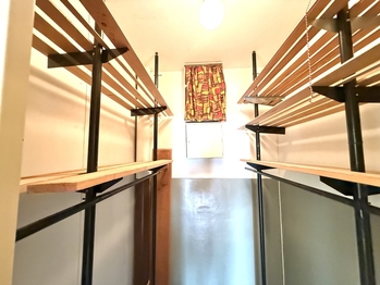 Prostorná šatna - Prodej bytu 3+1 v osobním vlastnictví 73 m², Praha 10 - Záběhlice