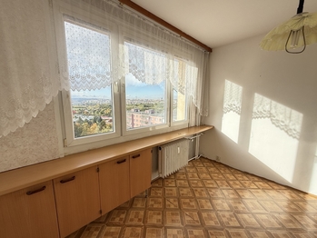 Kuchyně s oknem - Prodej bytu 3+1 v osobním vlastnictví 73 m², Praha 10 - Záběhlice