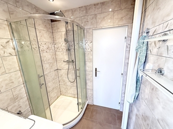 Koupelna s toaletou - Prodej bytu 3+1 v osobním vlastnictví 73 m², Praha 10 - Záběhlice