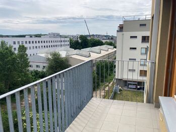 2. balkon - Prodej bytu 3+kk v osobním vlastnictví 103 m², Praha 9 - Hloubětín