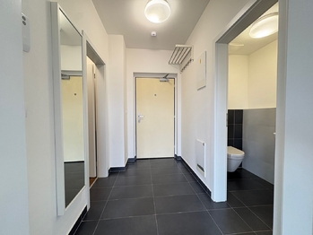 Předsíň - Prodej bytu 3+kk v osobním vlastnictví 103 m², Praha 9 - Hloubětín