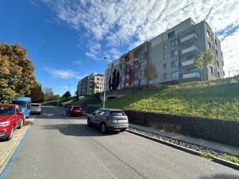 venkovní pohled na dům - Prodej bytu 3+kk v osobním vlastnictví 103 m², Praha 9 - Hloubětín