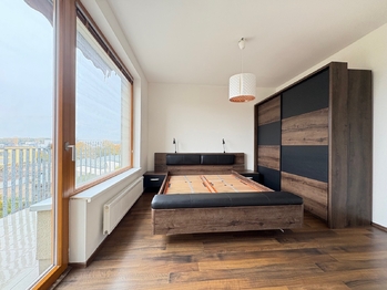 2. pokoj s balkonem - Prodej bytu 3+kk v osobním vlastnictví 103 m², Praha 9 - Hloubětín
