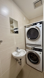 Pračka a sušička - Pronájem bytu 3+kk v osobním vlastnictví 74 m², Praha 6 - Lysolaje