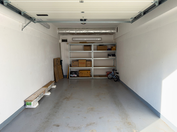 garáž - Pronájem bytu 3+kk v osobním vlastnictví 74 m², Praha 6 - Lysolaje